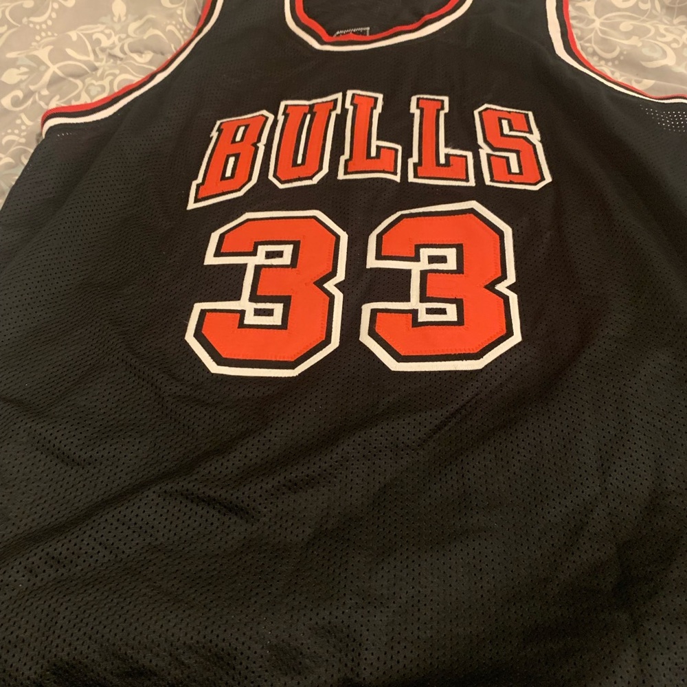 Scottie Pippen signed jersey